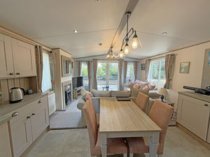 Kitchen/Dining- click for photo gallery